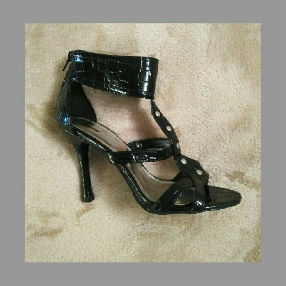 FIONA BLACK CROCODILE PATENT HEELS